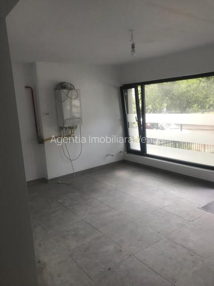 Spatiu comercial zona Liceului Economic - 2