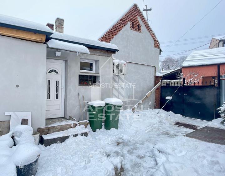 Casa la curte comuna - zona UTA - 12