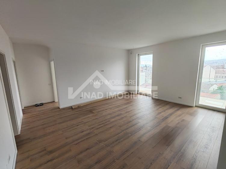 Apartament 3 camere, 2 bai, terasa 20mp, parcare, zona Strazii Decebal - 5