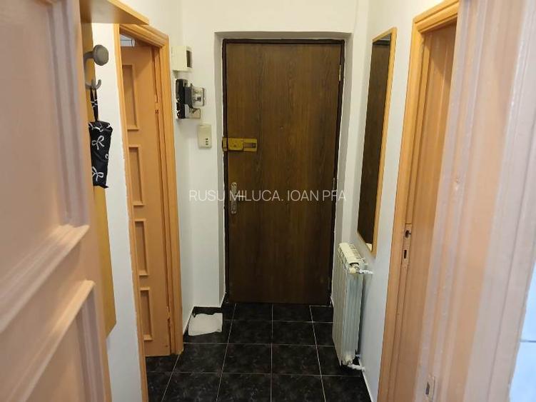 Vanzare Garsoniera Piata Victoriei , Piata Romana - 11