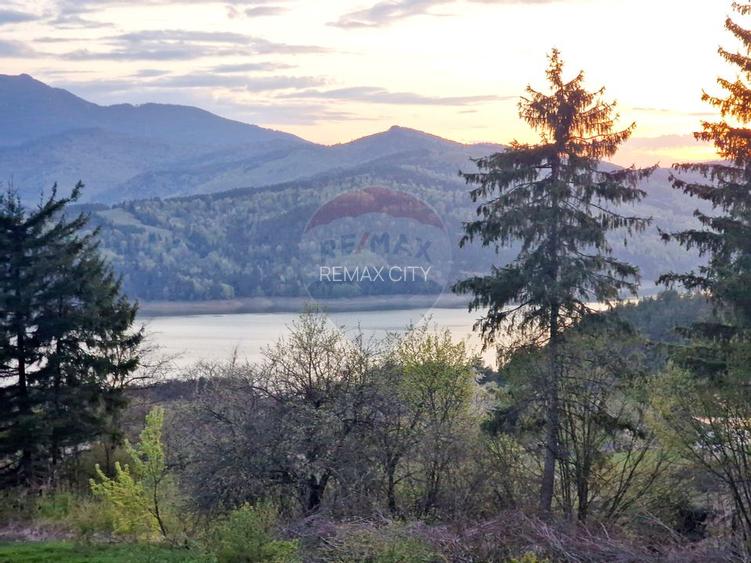 Teren cu vedere la Muntele Ceahlau - 8