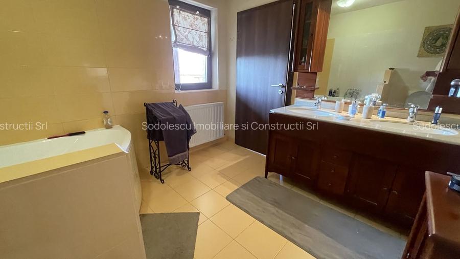 Casa eleganta si luminoasa,situata in zona de case -Mehala - 23