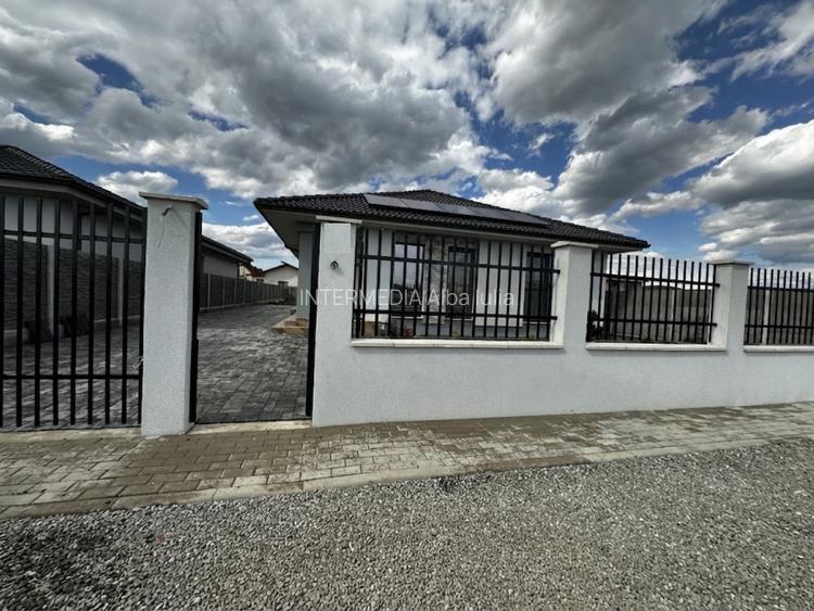 Casa NOUA 4 camere 2 bai Dresing Terasa Panouri Teren 550 mp Finisata la Cheie - 7