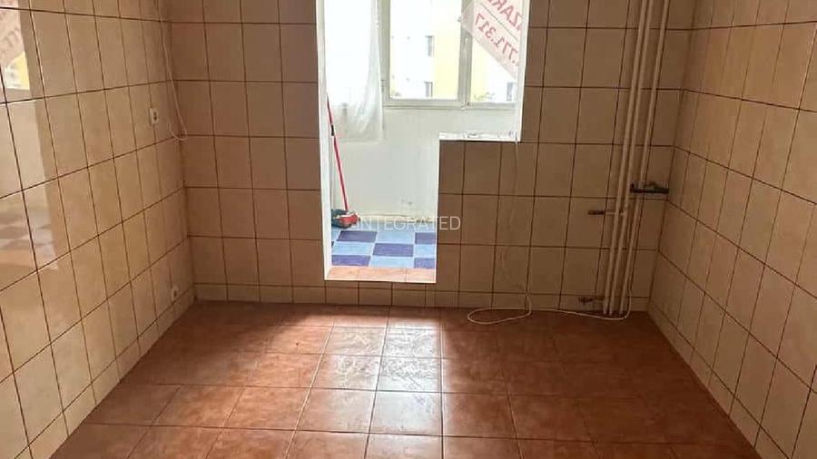 Str. Modoran Ene - Rahova, Apartament cu 3 camere - 73 mp - etaj 6/8 - 10