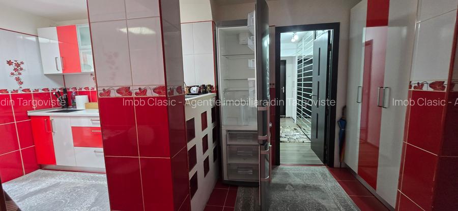 Micro  3 Târgoviște,  vânzare apartament 3camere, Etaj 1 - 9