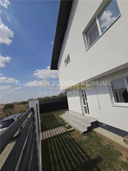 Duplex cu perete dublu- 4 camere - 2 bai - apa curenta  - pod - 2