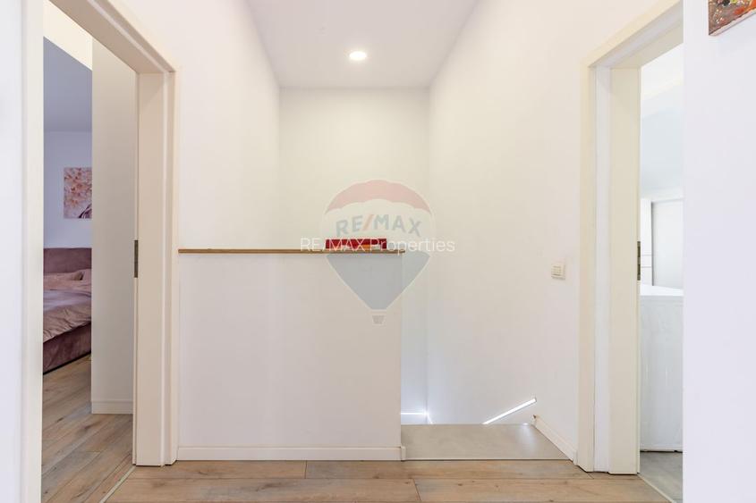 Casă / Vilă cu 5 camere de vanzare, Laguna Albastra, str. Fermei - 12