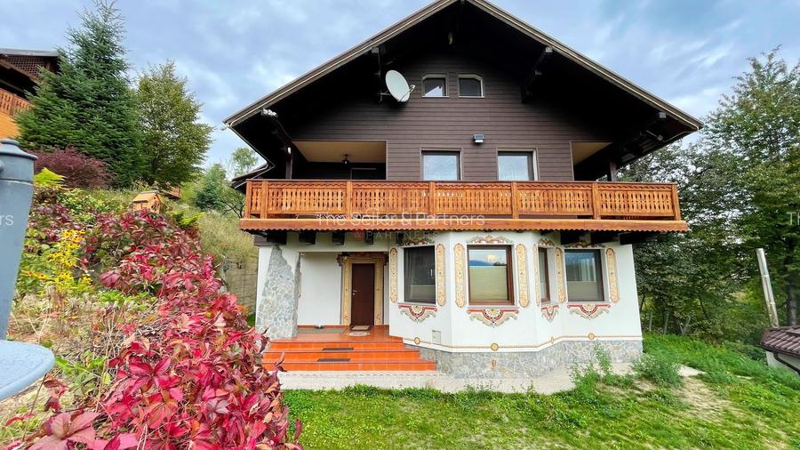 Complex de 3 case pe 18000 mp teren - 50