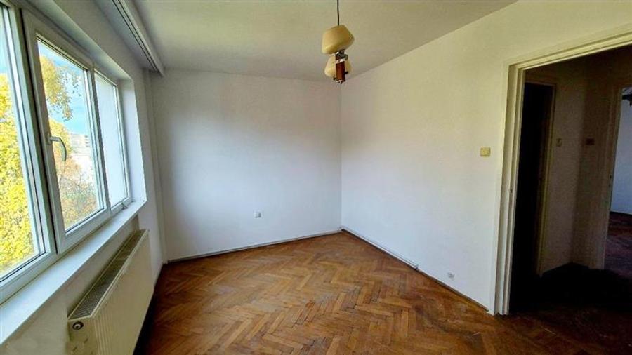 Apartament  3 camere etaj intermediar zona Astra