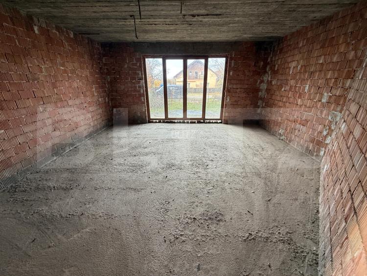 Casa cu 7 camere, 250 mp, zona Mesteacan (Halmeu)