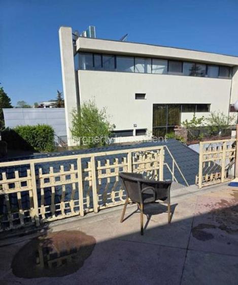 Vânzare Casă 7 camere în Drumul Sarii, intrari separate, curte 338 mp, centrala