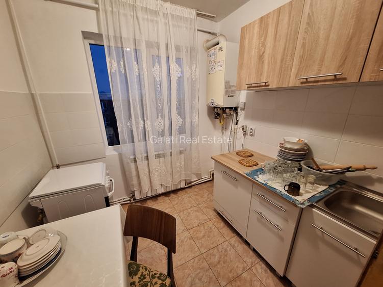 3 semidecomandate Ultracentral Etaj 4/4 56 mp mobilat/utilat 350Euro/luna - 4