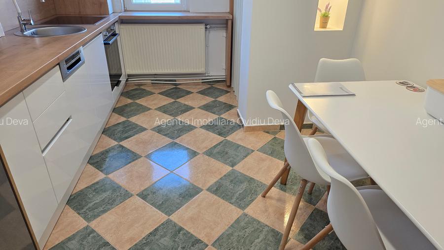Vand apartament cu 3 camere decomandat in Deva, zona ultracentrala (Al. Neptun), - 8