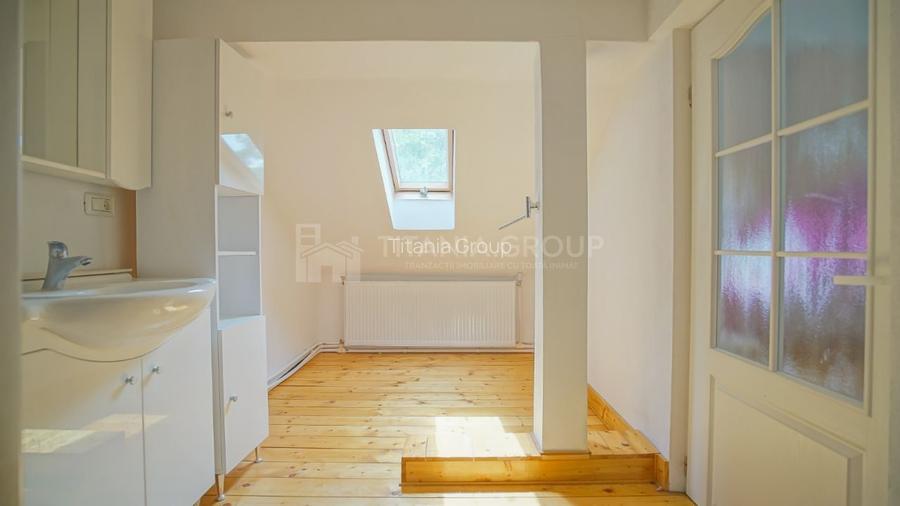 Vila in Poiana Brasov cu teren generos 1600mp, 2 corpuri, comision 0 - 11