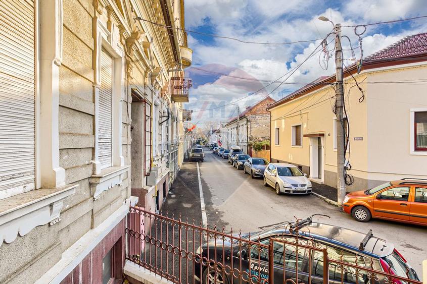 Apartament 4 camere spațioase,  curte,  zona Piata Catedralei - 9