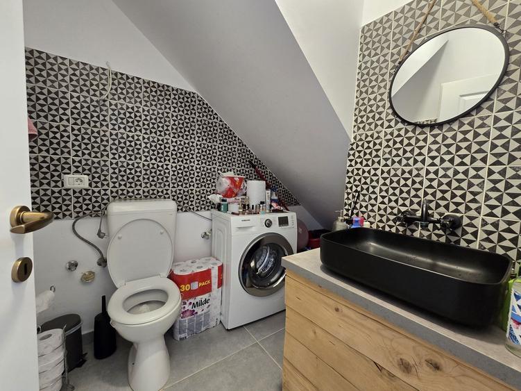 Apartament in casa insiruita, Dumbravita, 2 Dormitoare, Loc de parcare, Curte