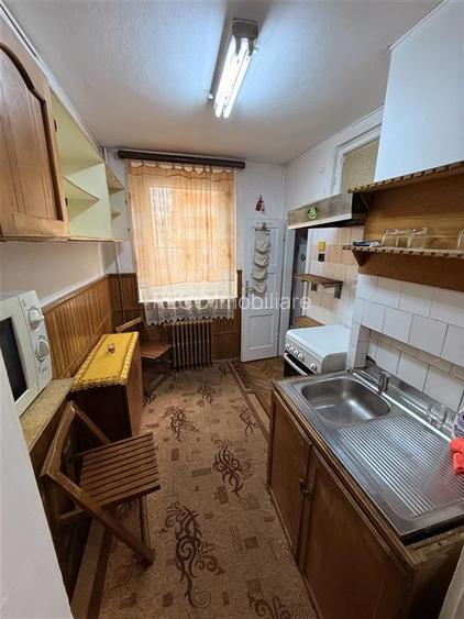 Apartament de inchiriat ultracentral, complet mobilat si utilat, zona Oradea Pla - 3