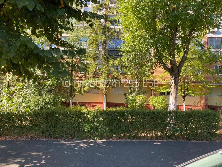 Apartament cu 2 camere, decomandat, zona Polivalenta - 2