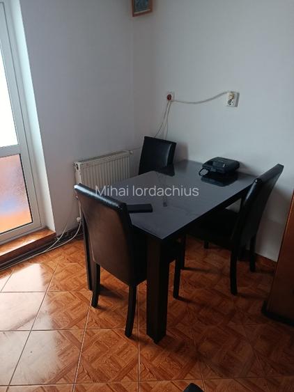 Vând apartament 3 camere Topoloveni - 2