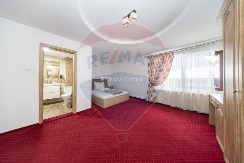 Pensiune cu restaurant și spații comerciale, central Râșnov - 26