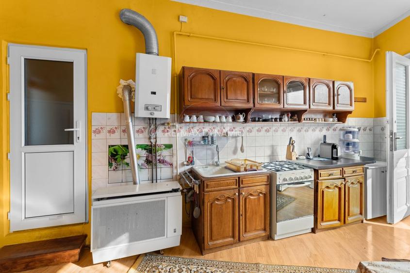 Apartament 2 camere, loc de parcare, teren propriu,strada Constituției - 6