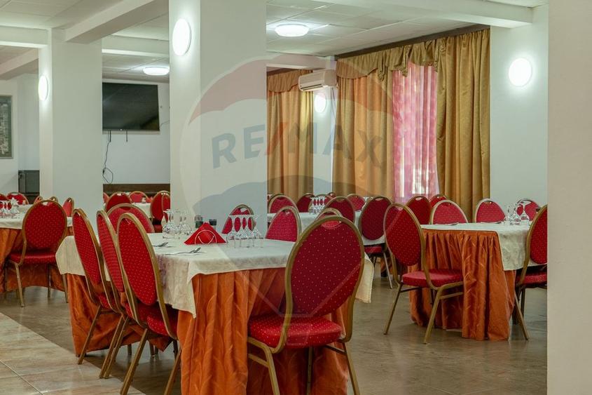 Hotel de vanzare la cateva minute de Podul Mogosoaia