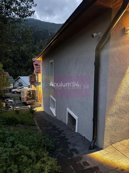 Casa de vanzare cu 2 apartamente in Azuga - 23