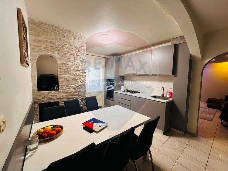 Apartament 4 camere decomandat cu loc de parcare etajul 3 - 11