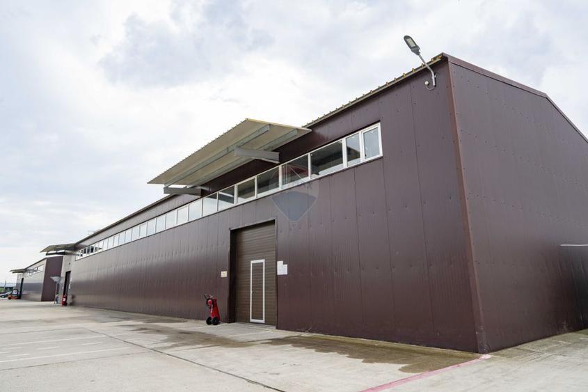 Proprietate industrială 5 hale, teren 21,105 mp, Santion,