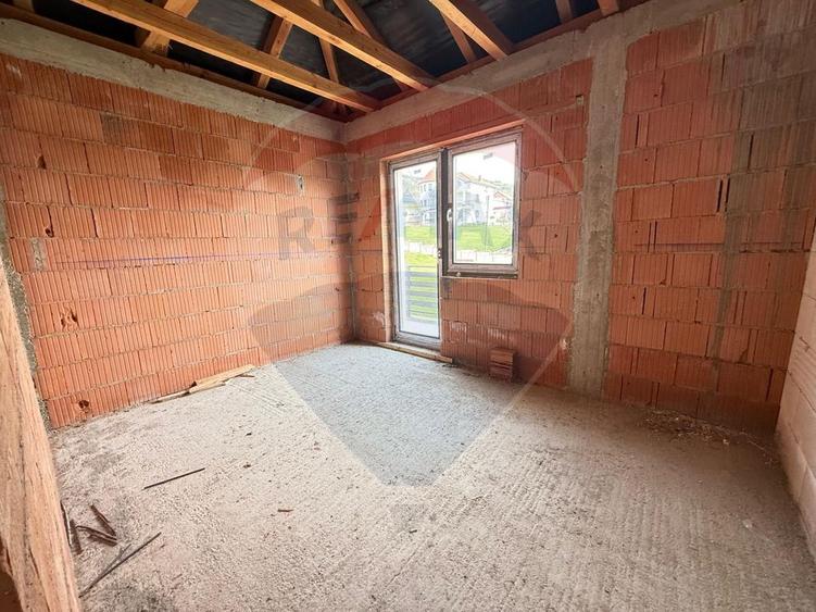 Casă de vânzare semifinisată, 4 Camere 145 mp utili,Făcliei