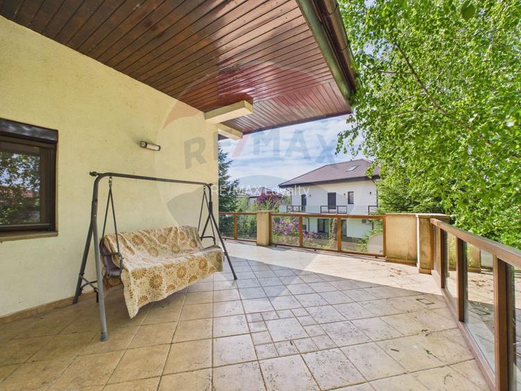 De vanzare Casă / Vilă cu 9 camere la lac cu piscina - 34