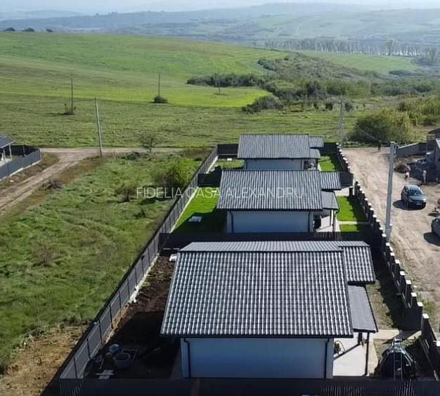 Casa cu 3 camere, 400mp, de vanzare in Miroslava-Ciurbesti. Comision 0 - 13