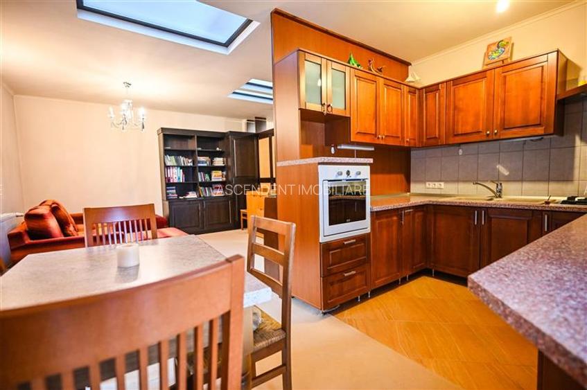 Film! Resedinta eleganta, accesorizata, in frumoasa statiune Poiana Brasov. - 42