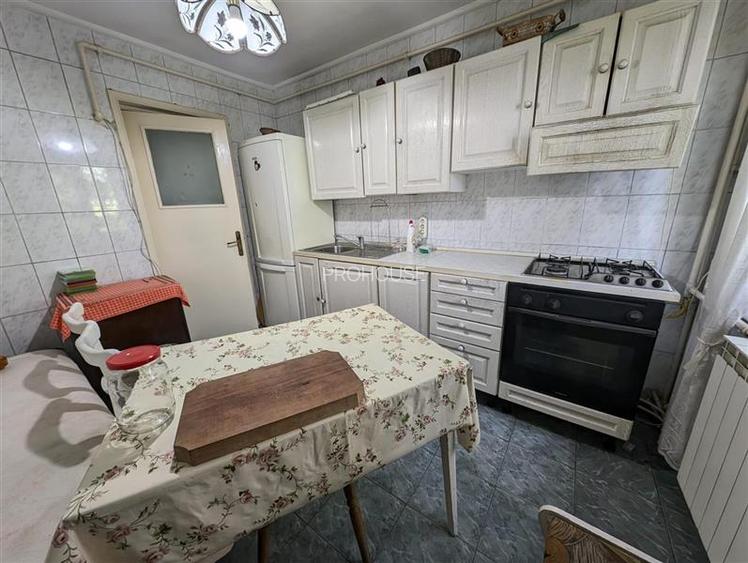 Str. Panselelor, langa Universitate - chirie apartament 3 camere decomandate - m - 3
