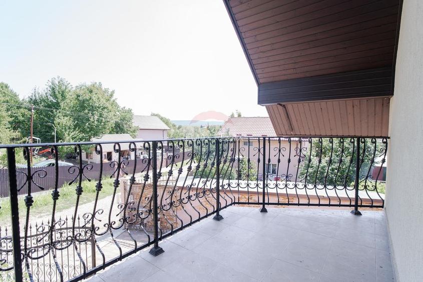 0% Comision - VILA de LUX de vânzare – Cu iaz natural - 25