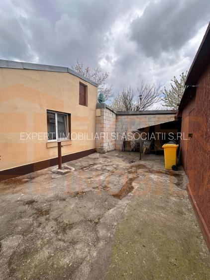 Casa de vanzare, 3 camere,  situata in zona CET - 11