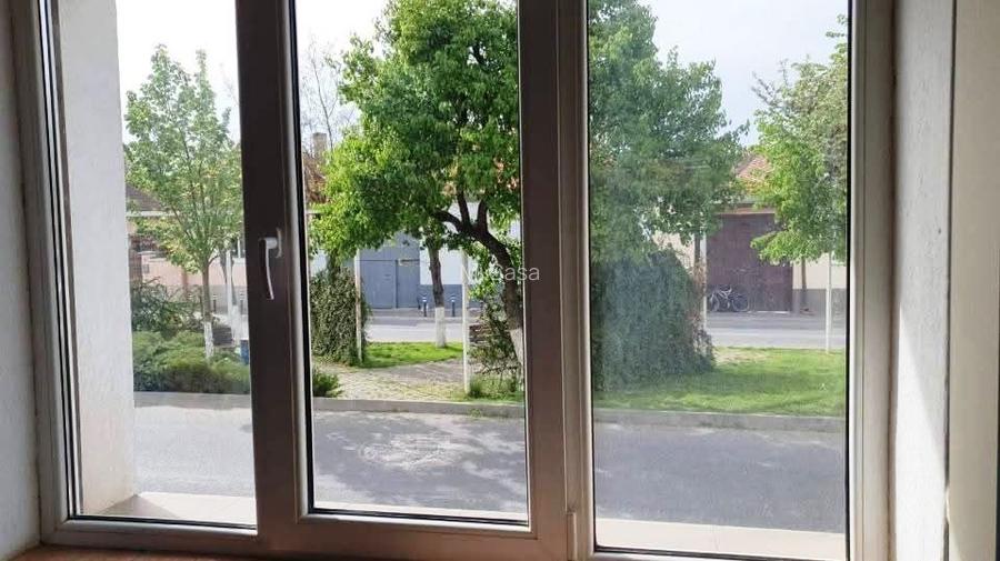 Casa cu suprafata de 140mp si teren 542mp,centrul localitatii Cristian - 10