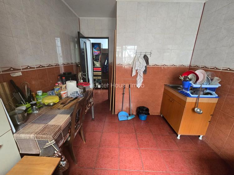 Apartament 3 camere, 2 băi cu geam, aproape de metrou Gorjului. Bloc din 1981 - 15