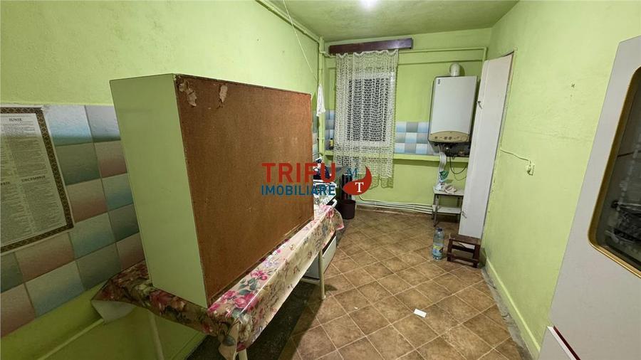 Apartament 4 camere etaj 3, decomandat, zona M-uri