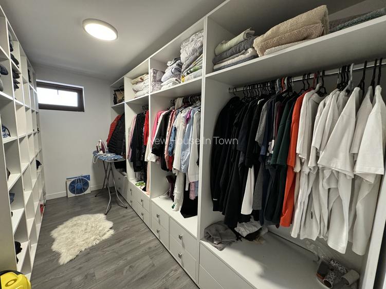 Casă Spațioasă de Vânzare în Ghimbav | Două Apartamente | Teren 579 mp - 10