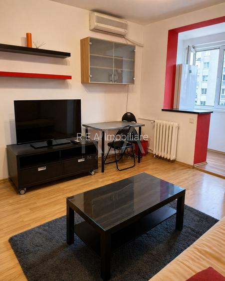 Garsonieră Titan, an 1974, metrou, 31 mp, anvelopat - 2