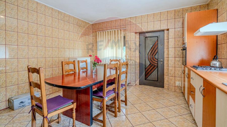 Vila rezidential/  gradina de vis/sera/ panouri/ Sanpetru! - 4