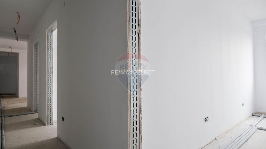 Hala de închiriat 1.800 mp cu teren 5.000 mp - Acces rapid la centura - 10