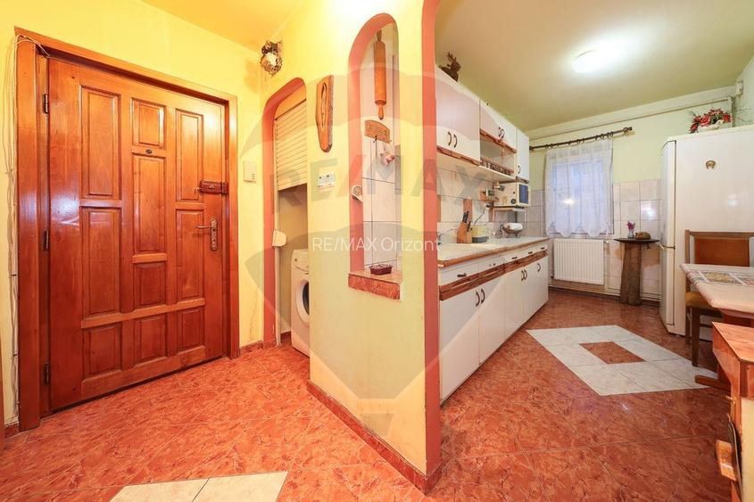 Apartament cu 2 camere de vânzare în zona Tractorul - 3