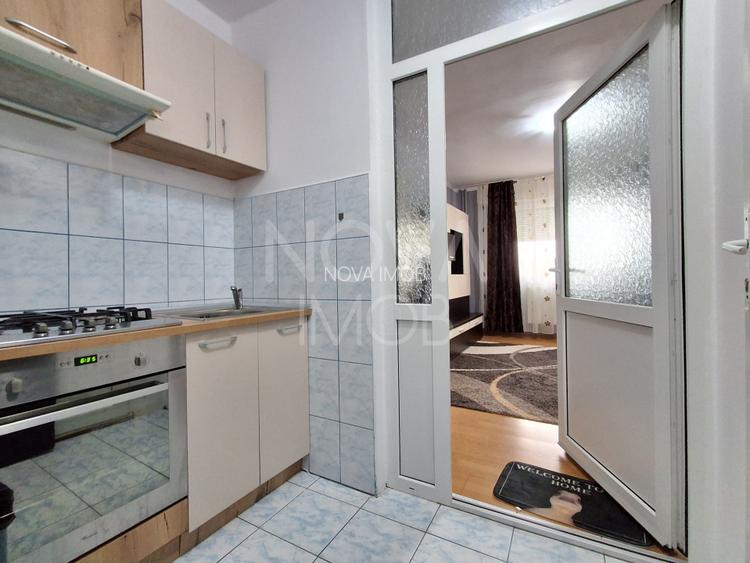 Garsoniera de inchiriat, Vasile Aaron - 5