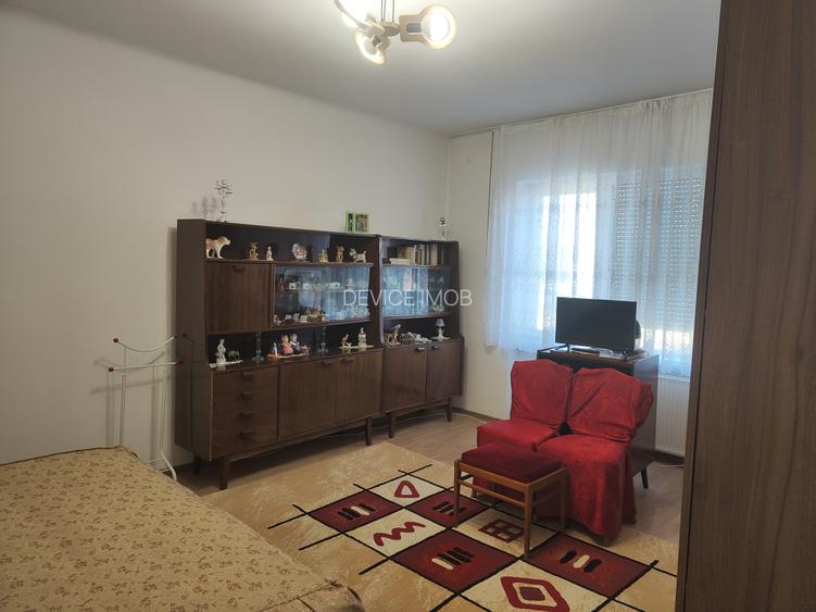 Garsoniera in vila decomandata --renovata -etaj 1 - 3