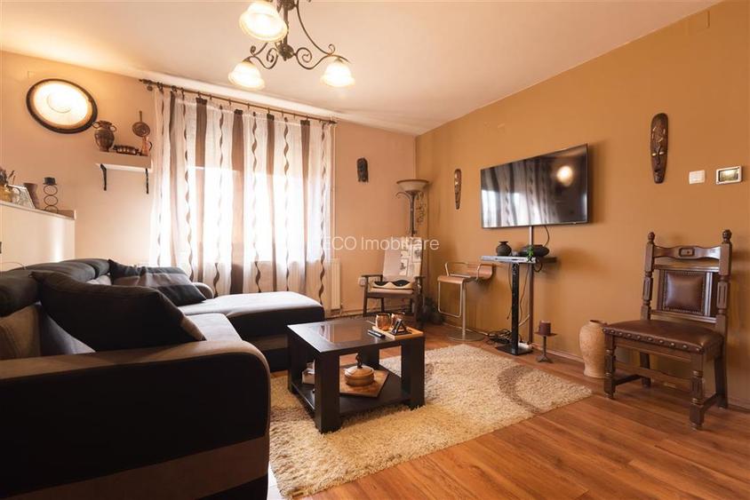 Casa P+M cu 4 camere+living+loc de luat masa in Santion - 10