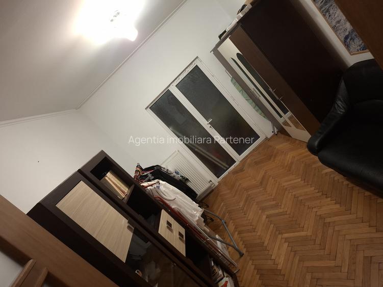 3 camere Exercițiu / fondul vechi , Decomandat / centrala , Amplasament DEOSEBIT - 6