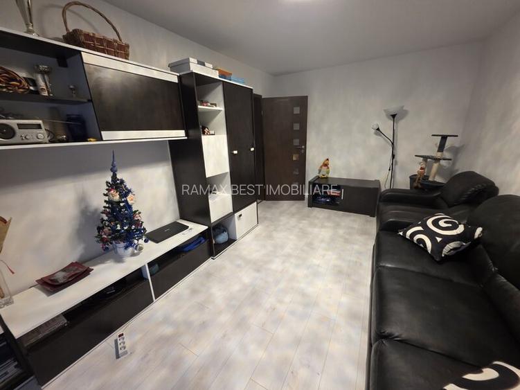 ramnicu valcea-2 camere-bloc 1982 - 7