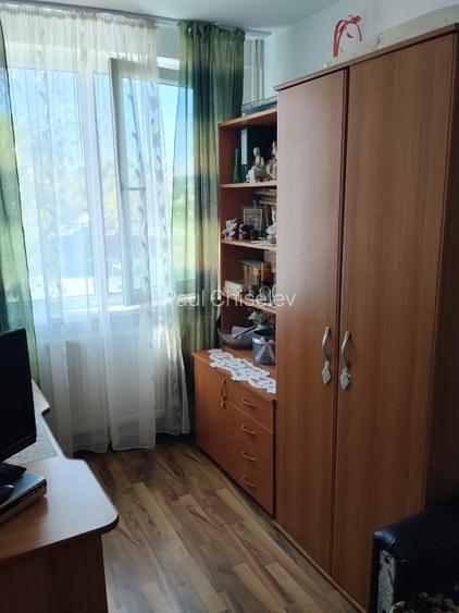 Apartament cu 3 camere semidecomadat complet utilat - 9